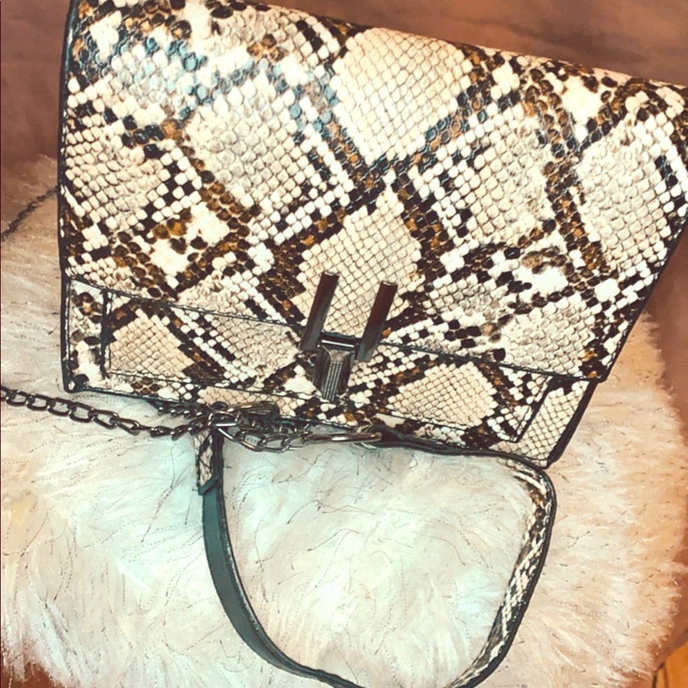 ANA” 🥰Snake Skin Mini Box Bag